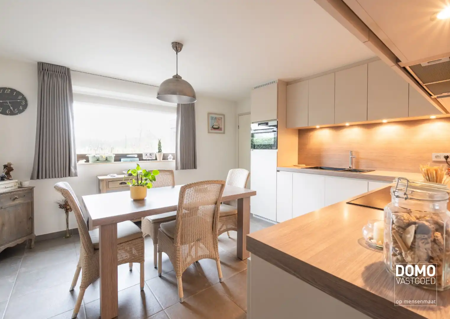 DEELS GERENOVEERDE WONING MET 3 SLAAPKAMERS, GARAGE EN RUIME TUIN TE KOOP IN KERMT  foto 2