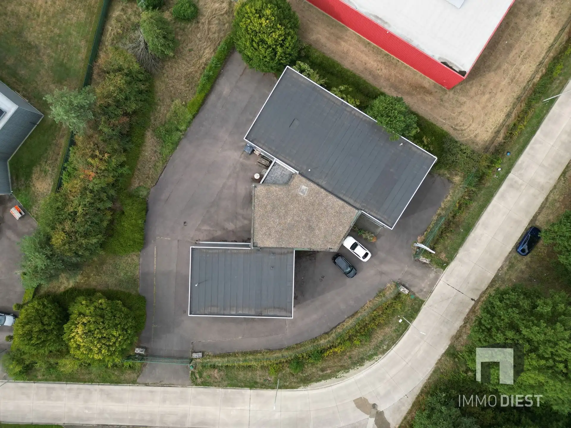 Magazijn met bureel op triple A-locatie foto 24