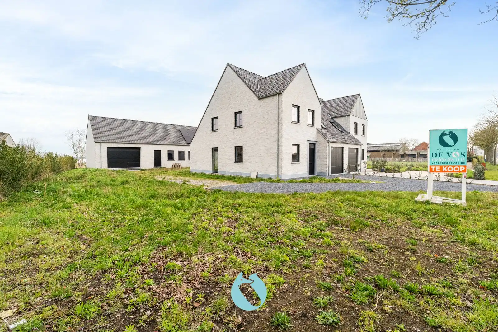Casco halfopen woning met bijgebouw (100m²) op landelijke locatie foto 2