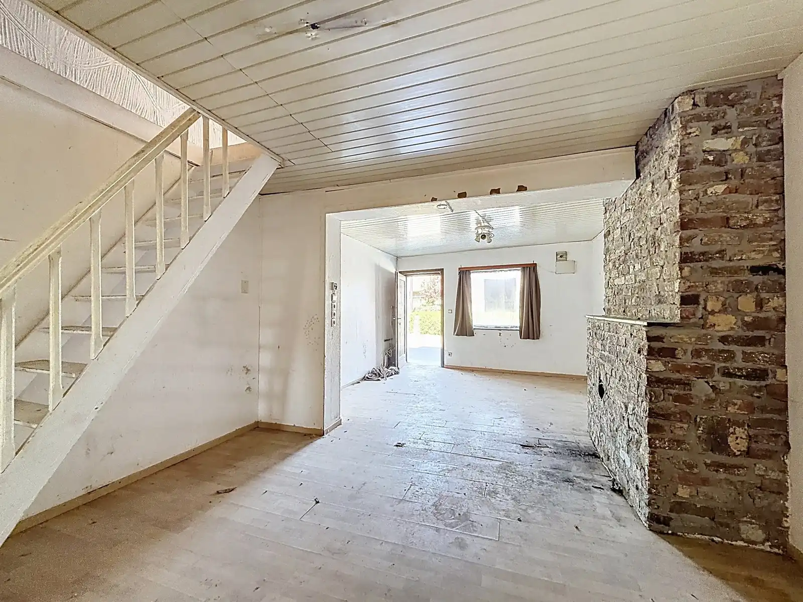 Volledig te renoveren woning met 2 SLPK, op Toplocatie! foto 6