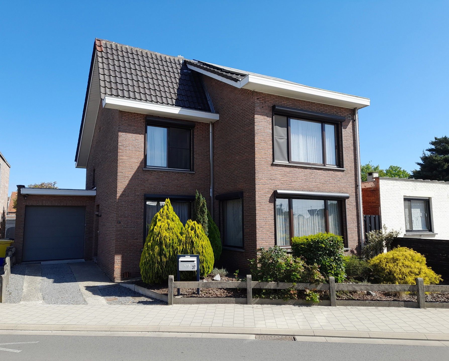 Top onderhouden eengezinswoning – centraal gelegen foto 2