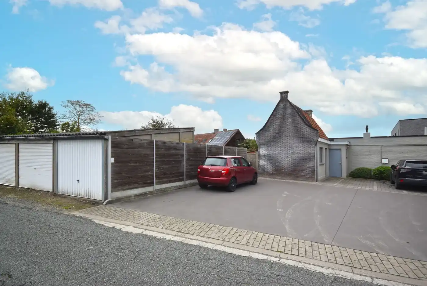 TWEE SLAAPKAMER APPARTEMENT MET GARAGE EN AUTOSTAANPLAATS CENTRUM RUMBEKE foto 9