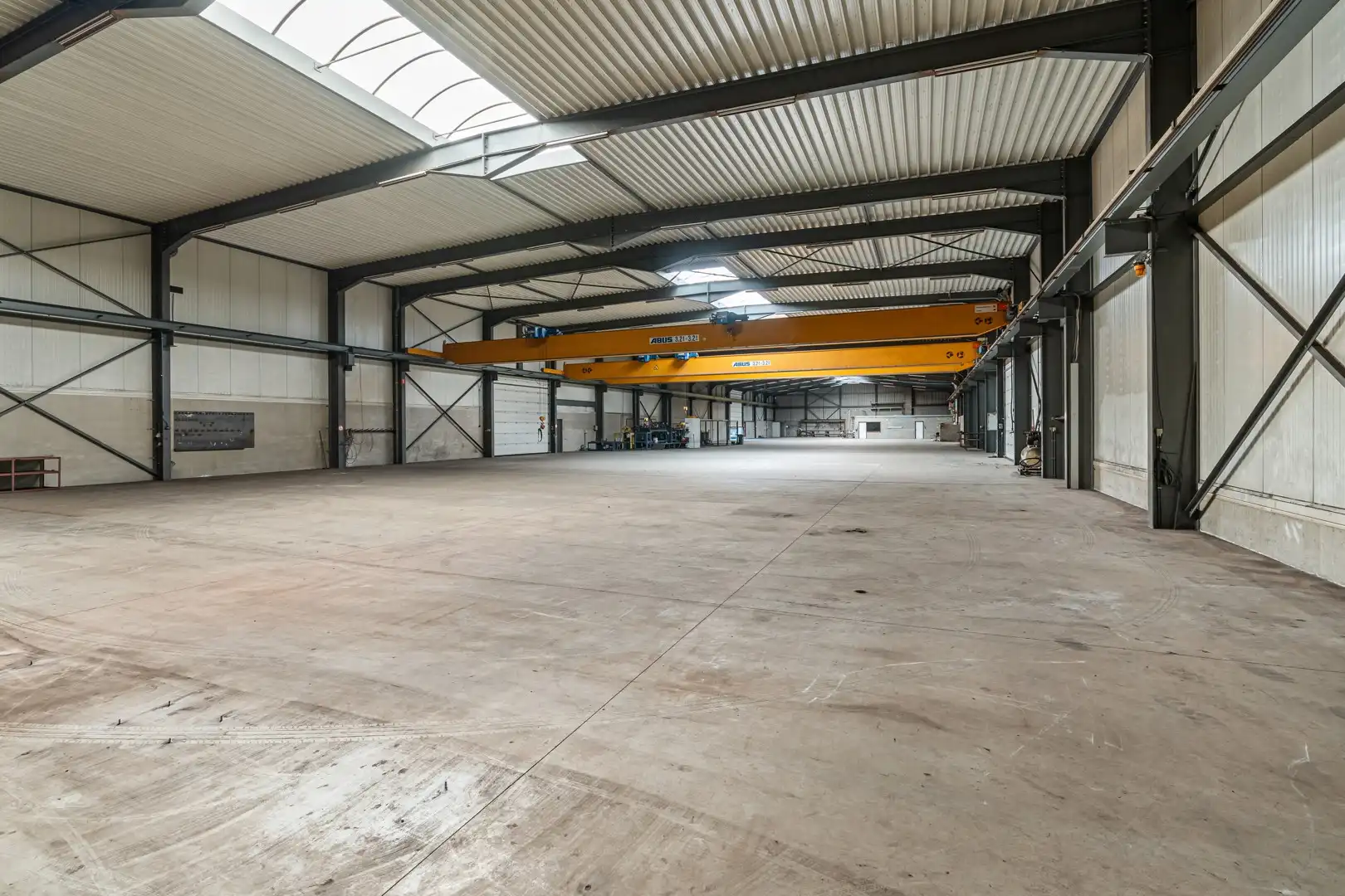 Bedrijfsgebouw met woonst te huur foto 13