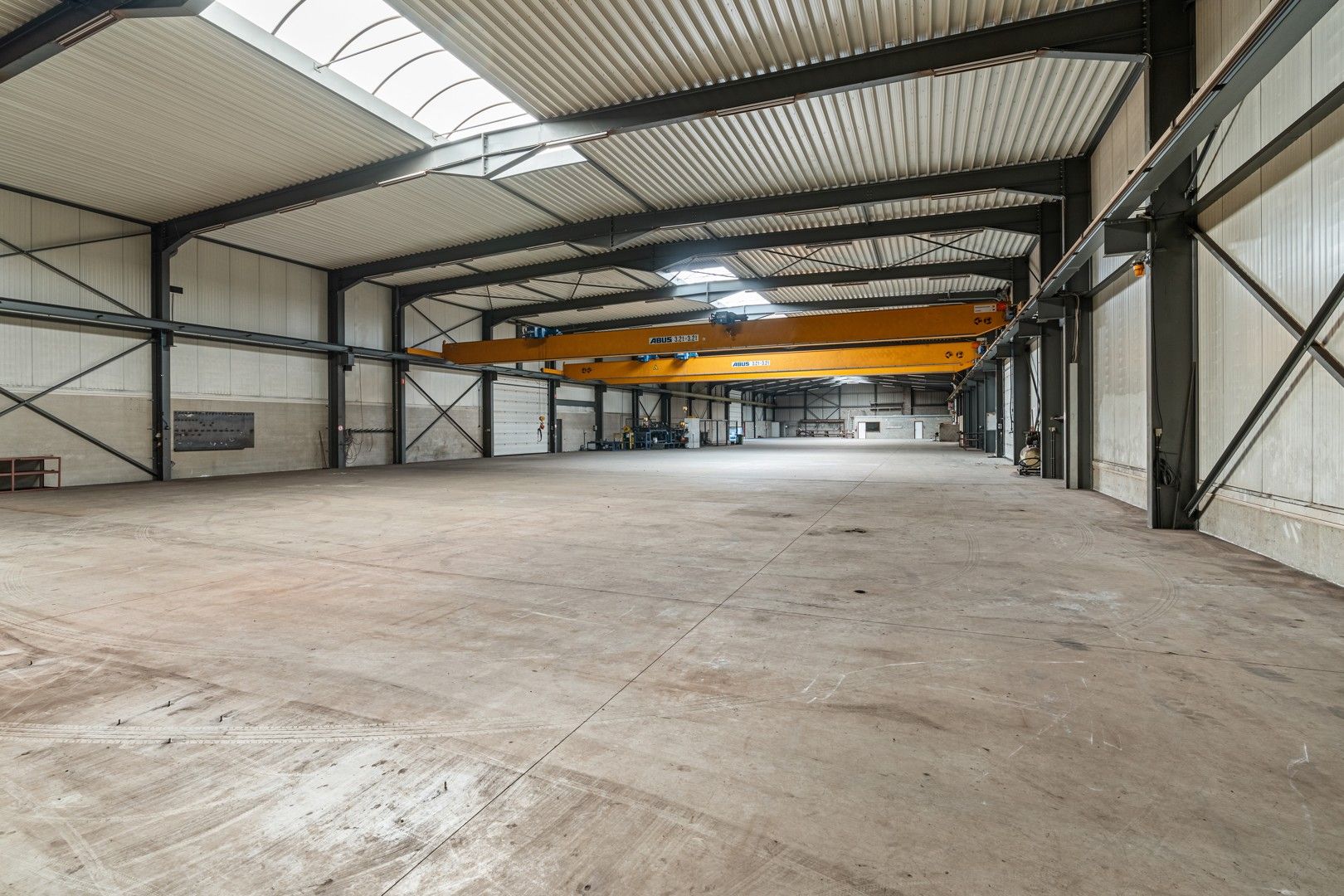 Bedrijfsgebouw met woonst te huur foto 13