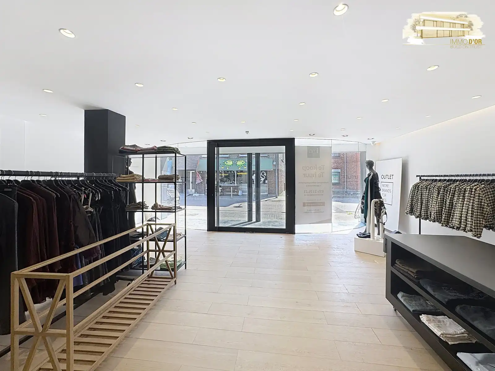 Centraal gelegen handelspand te koop – vernieuwd in 2016 foto 2