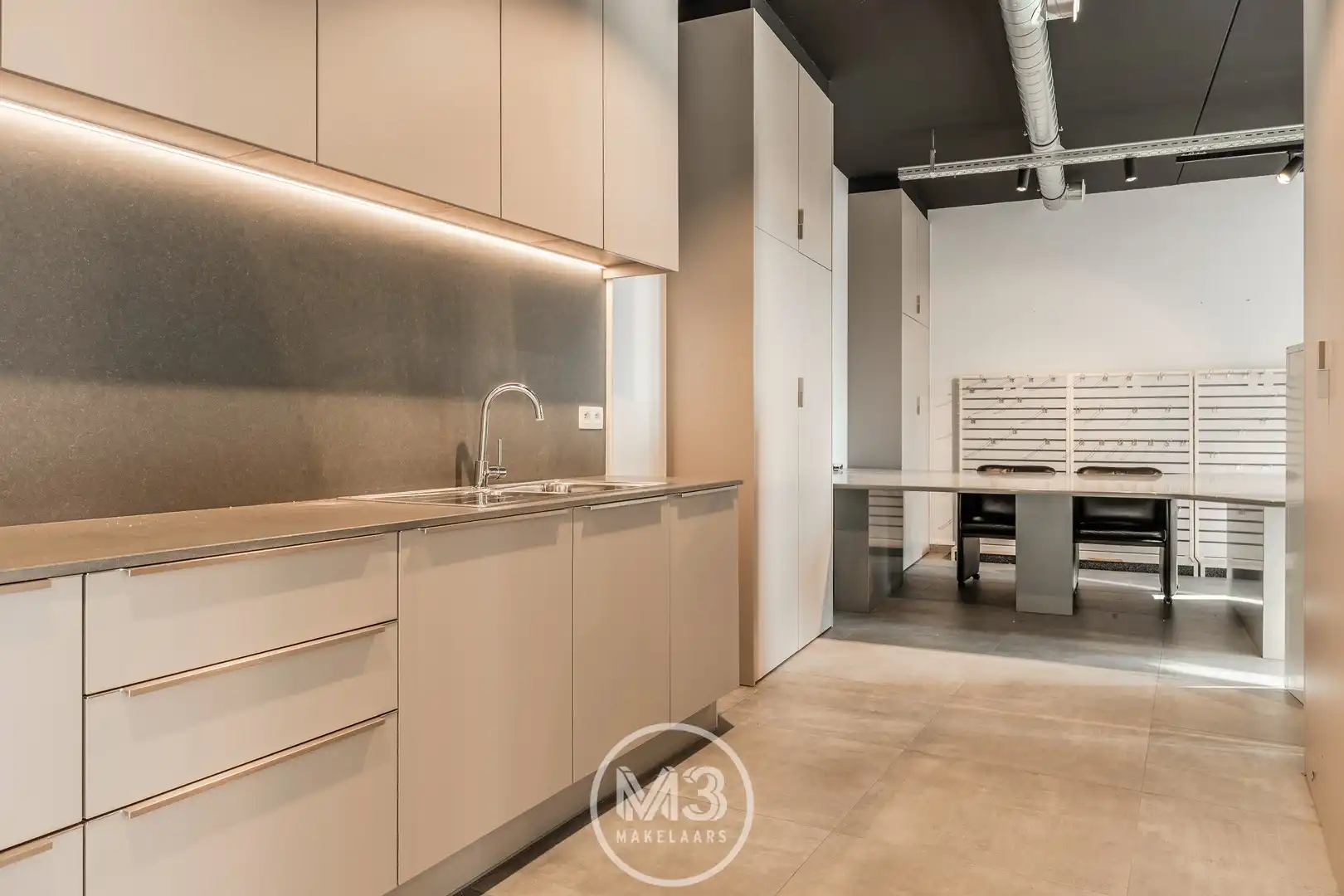 Instapklaar handelspand met topvisibiliteit foto 10