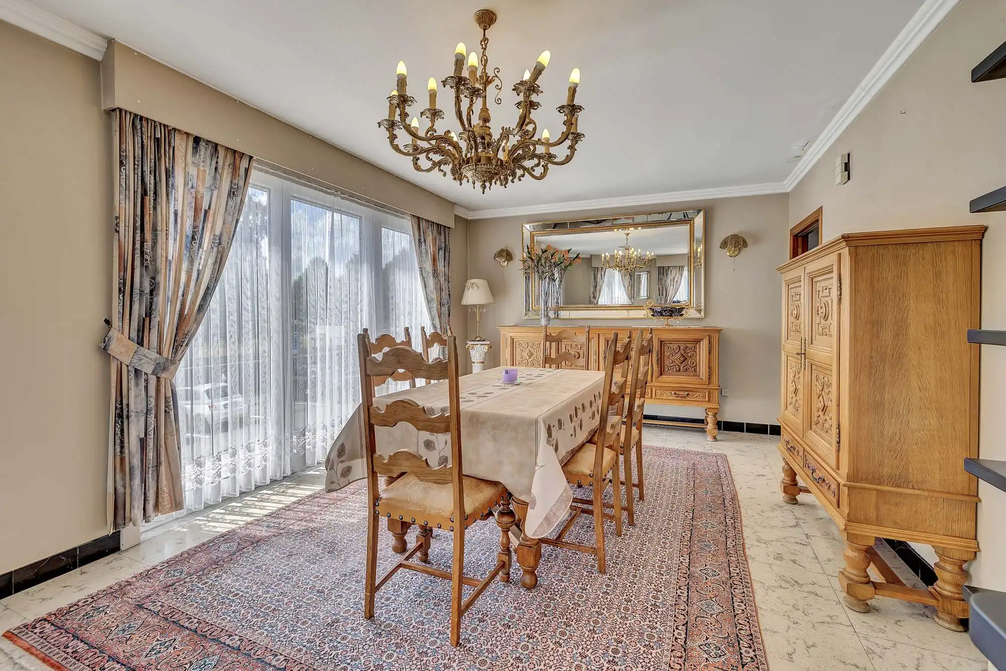 Solide, te renoveren bel-étage op goede ligging foto 12