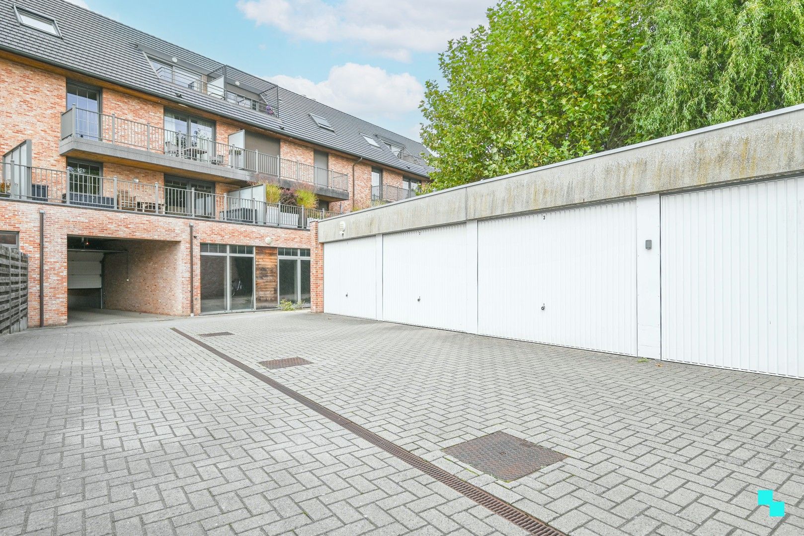 Instapklaar appartement met twee terrassen in Oostrozebeke foto 21