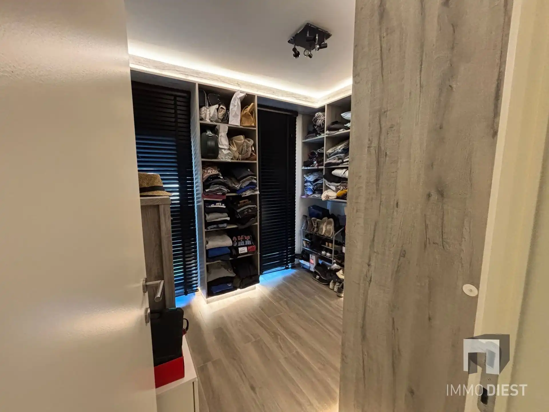 Ruim gelijkvloers appartement met open leefruimte en zonnige tuin foto 17