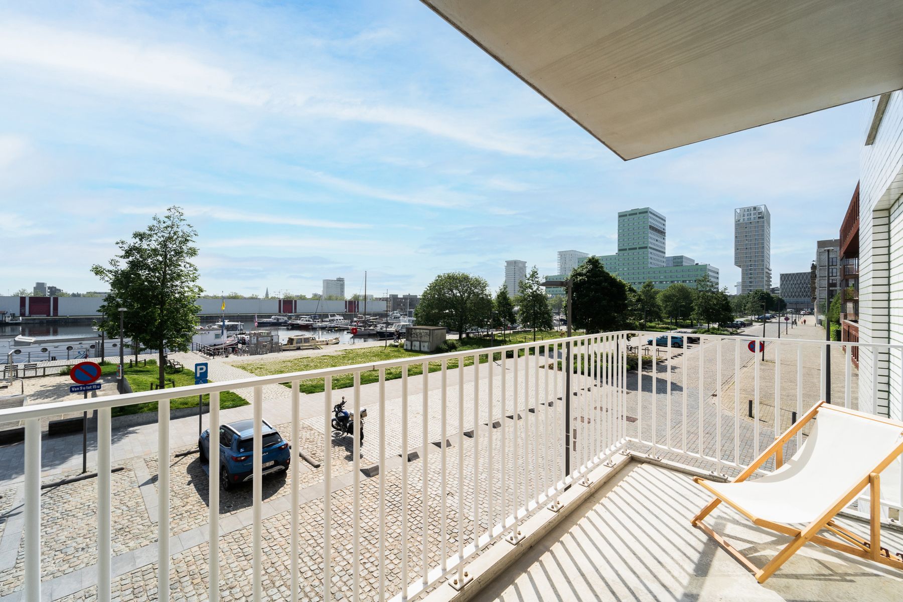 Instapklaar 1slpk appartement aan Kempisch Dok met terras foto 1