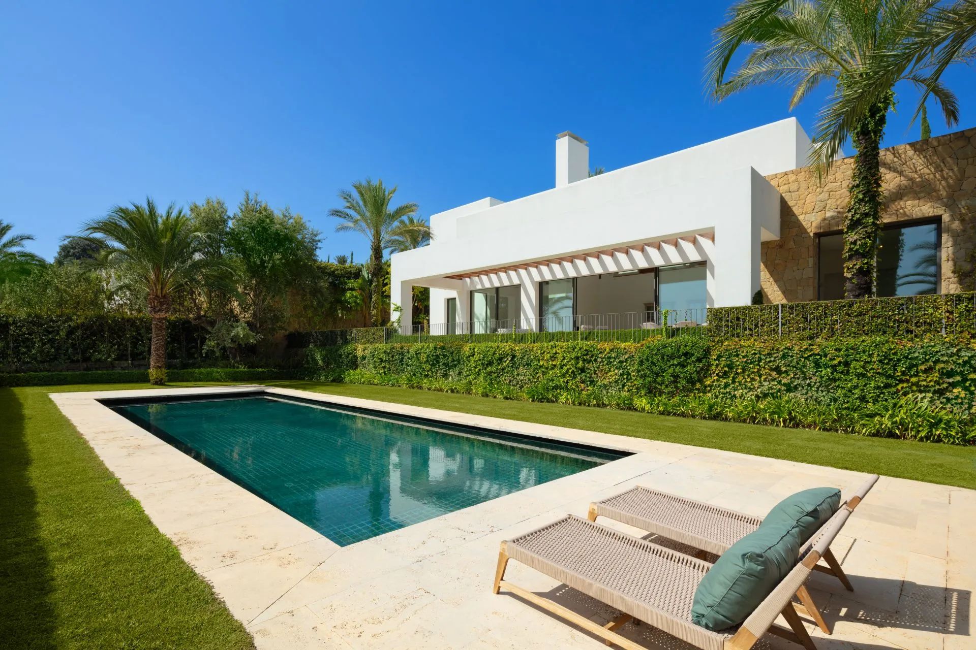 Exclusieve golfvilla met ongekende luxe en panoramisch uitzicht in Finca Cortesin Resort foto {{pictureIndex}}