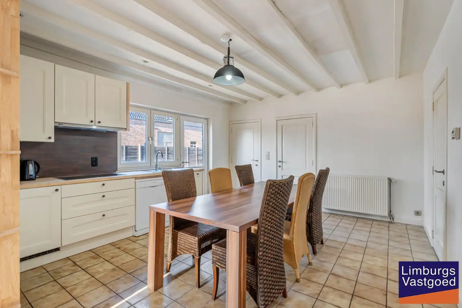 Instapklare woning met ruime loods/werkplaats, 11a 77ca foto 6