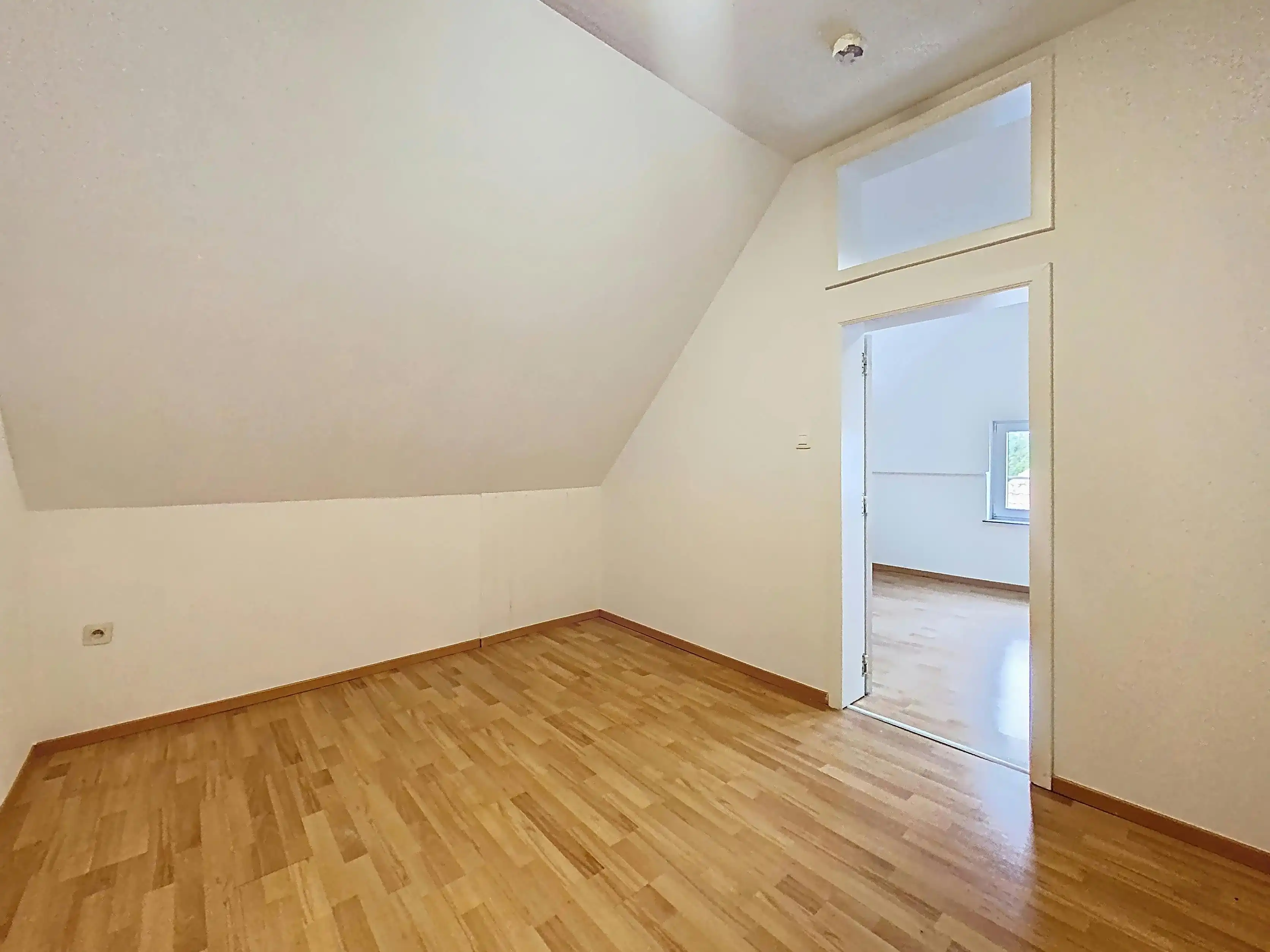 Ruime halfopen woning met 5 slaapkamers in Aalter foto 16