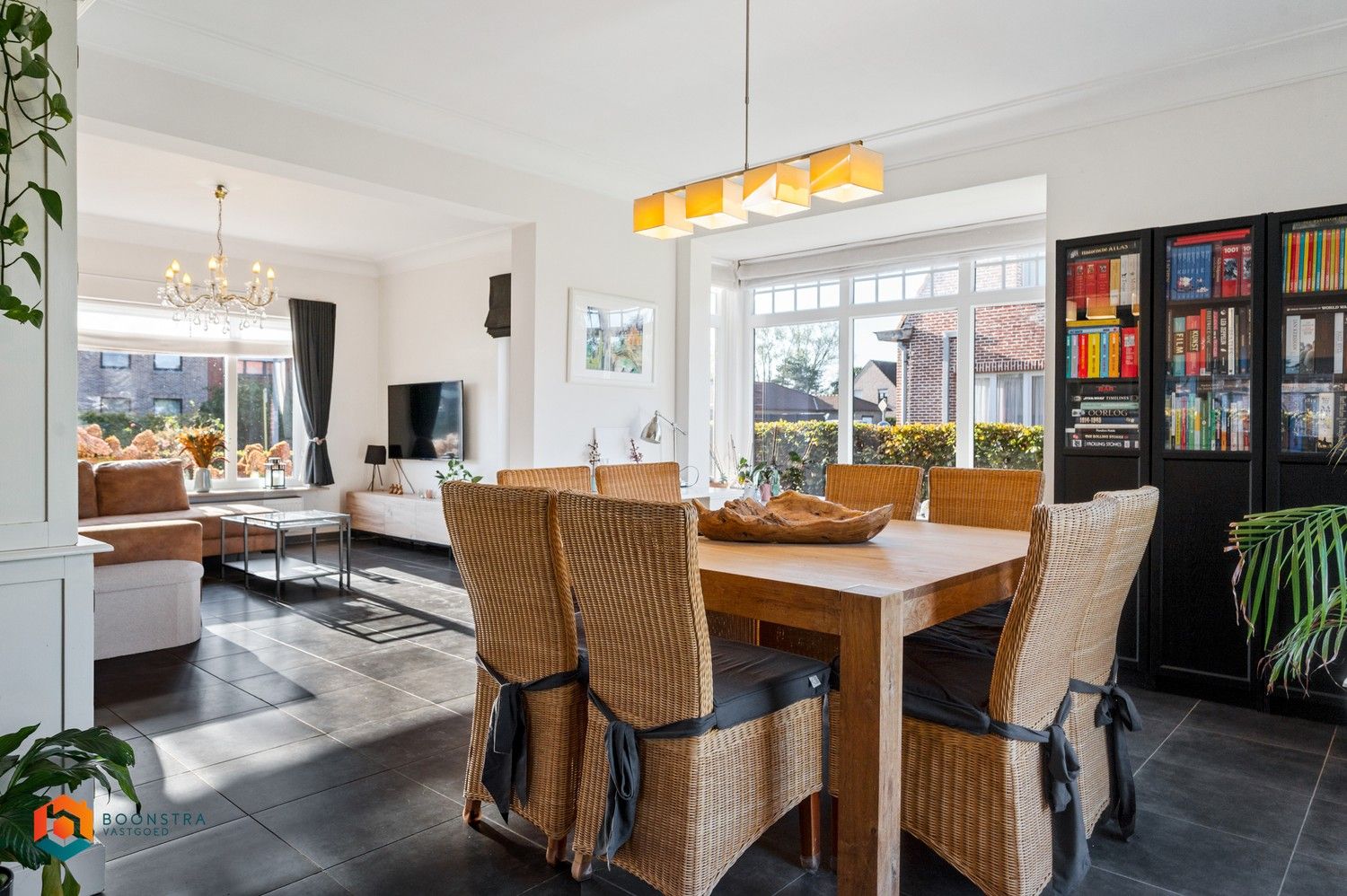 Instapklare woning met 2 slpkrs, tuin, garage en carport te Emblem foto 5