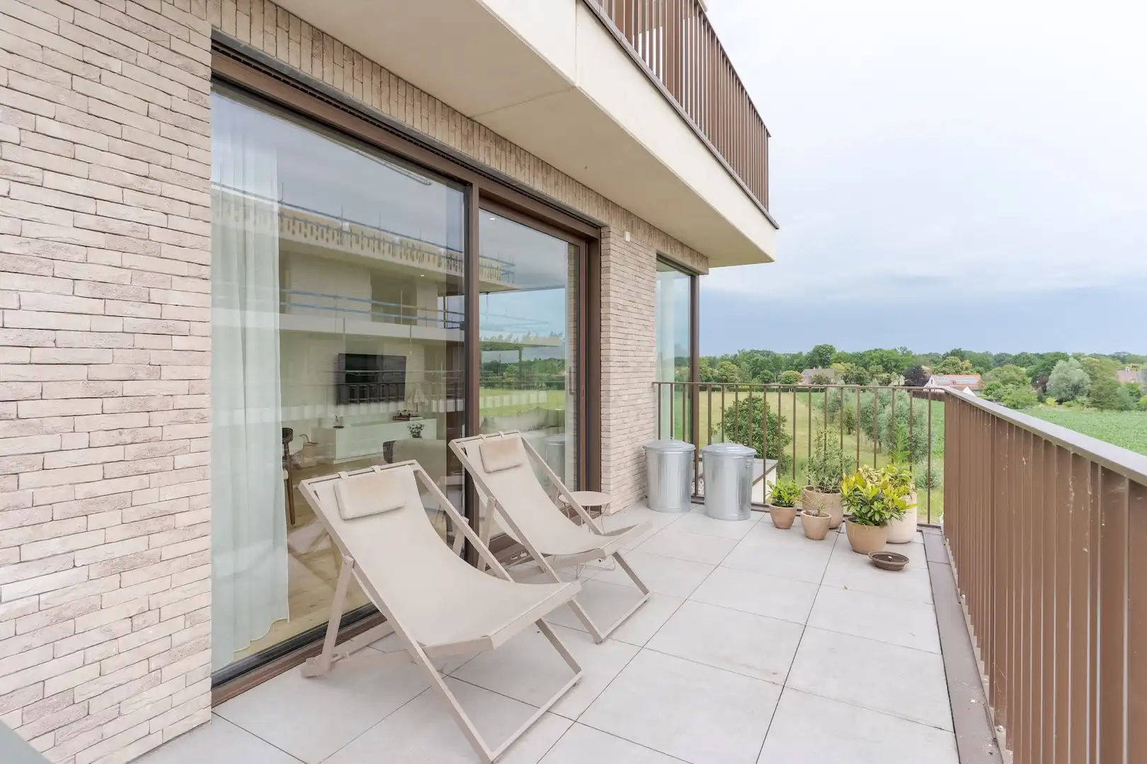 Hoogwaardig afgewerkt appartement op de derde verdieping met panoramisch zicht, terras, autostaanplaats en berging. foto 10