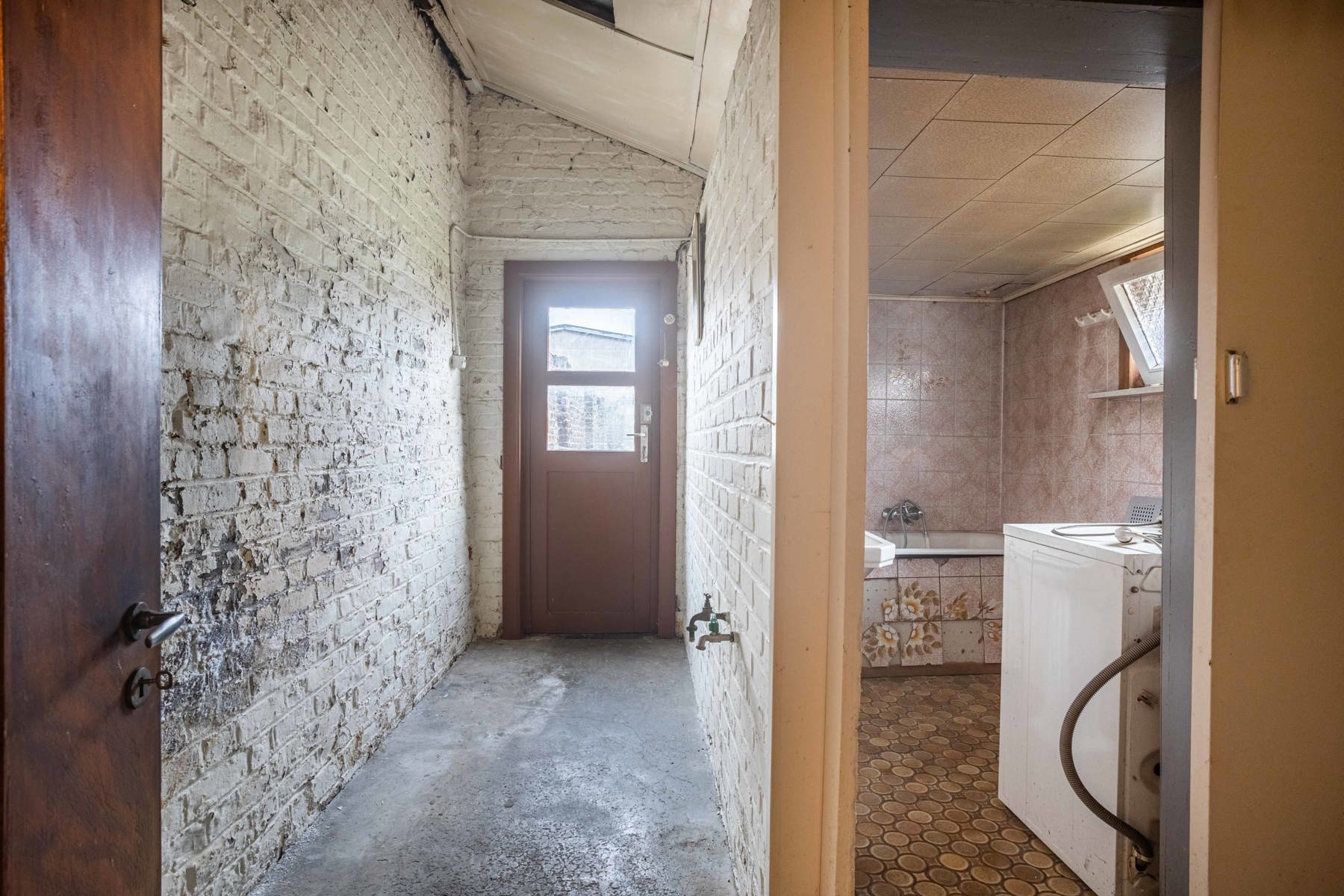 TE RENOVEREN RIJWONING MET TUIN EN GARAGEBOXEN foto 12