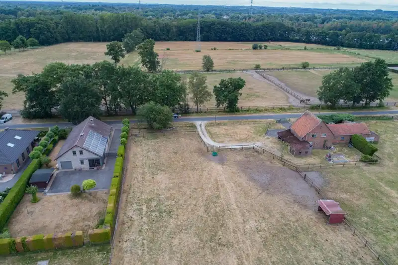 Bouwgrond van 10 aren op unieke locatie, volledig groen omgeven foto 6