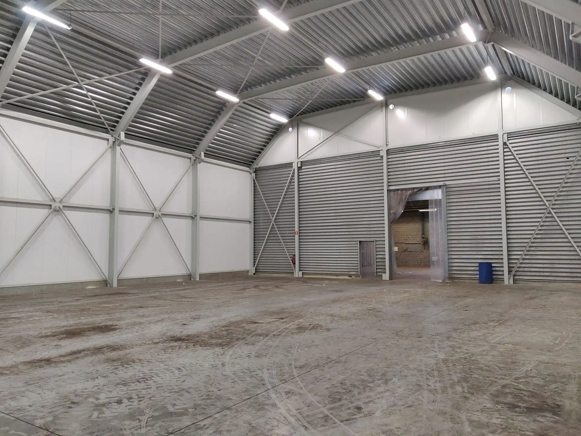 Modern bedrijfspand te huur foto 2