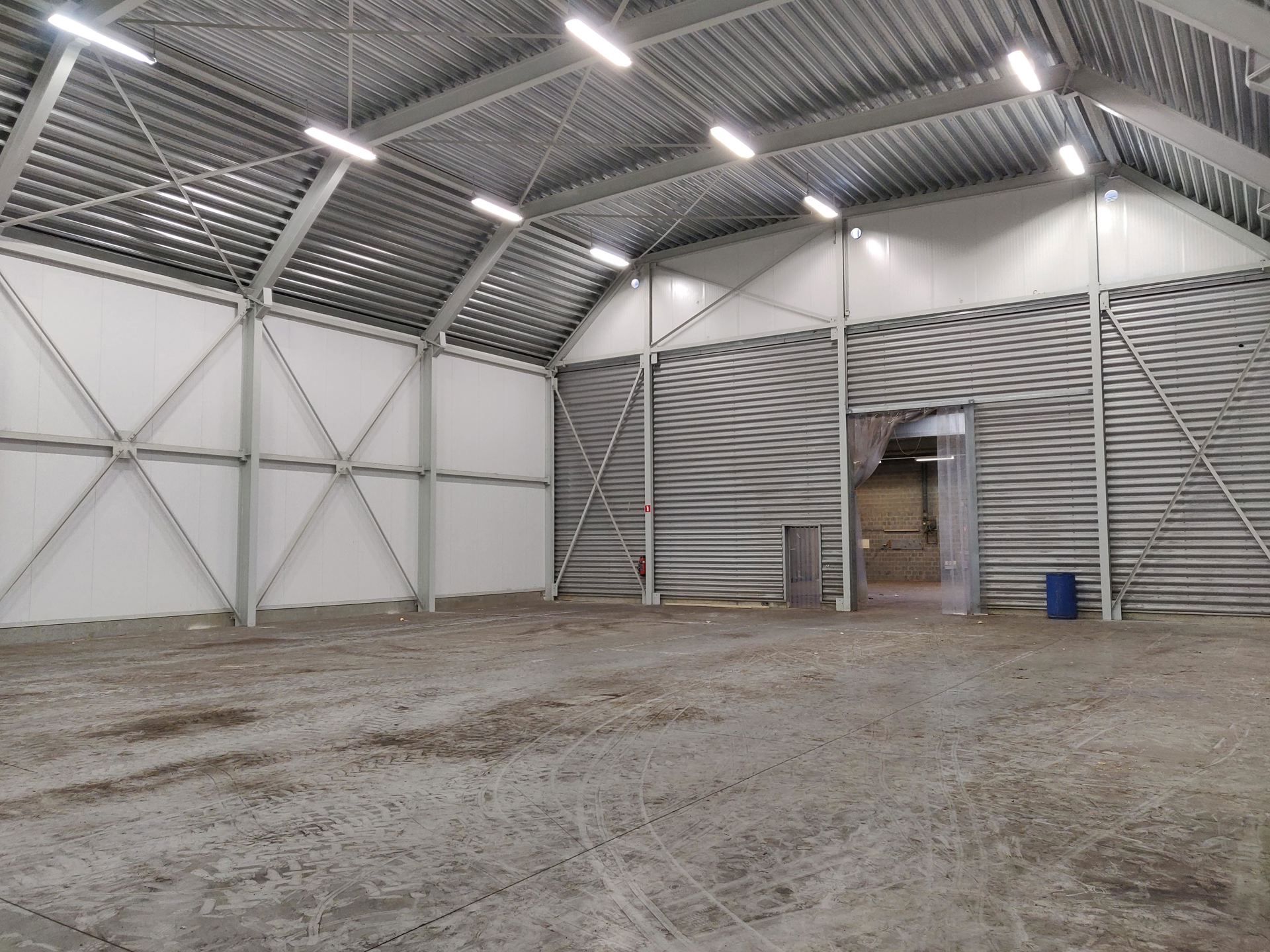 Modern bedrijfspand te huur foto 2