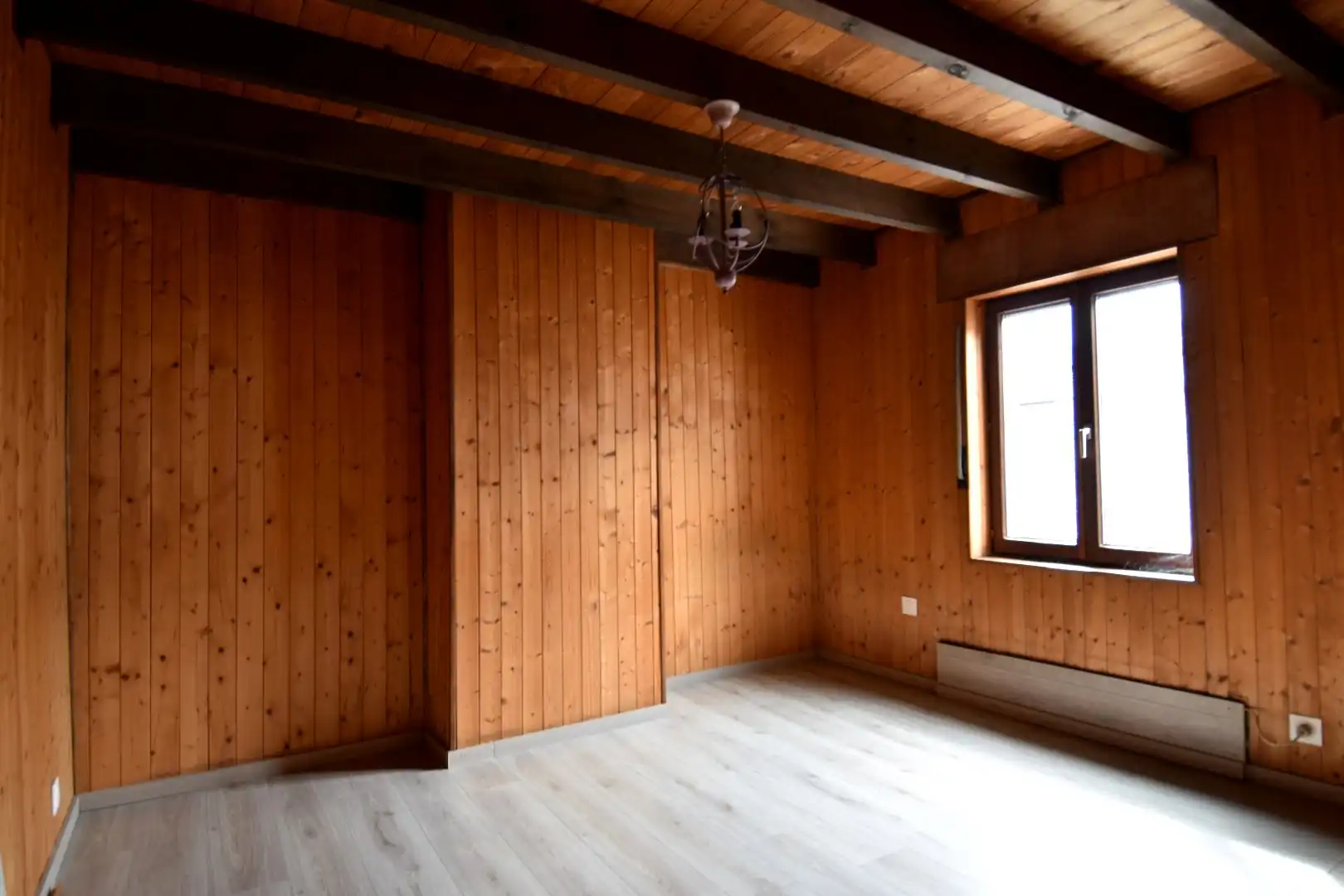 Te renoveren woning met 3 slaapkamers mét uitweg, ruime zolder en zonnig terras te koop in hartje Rekkem foto 9