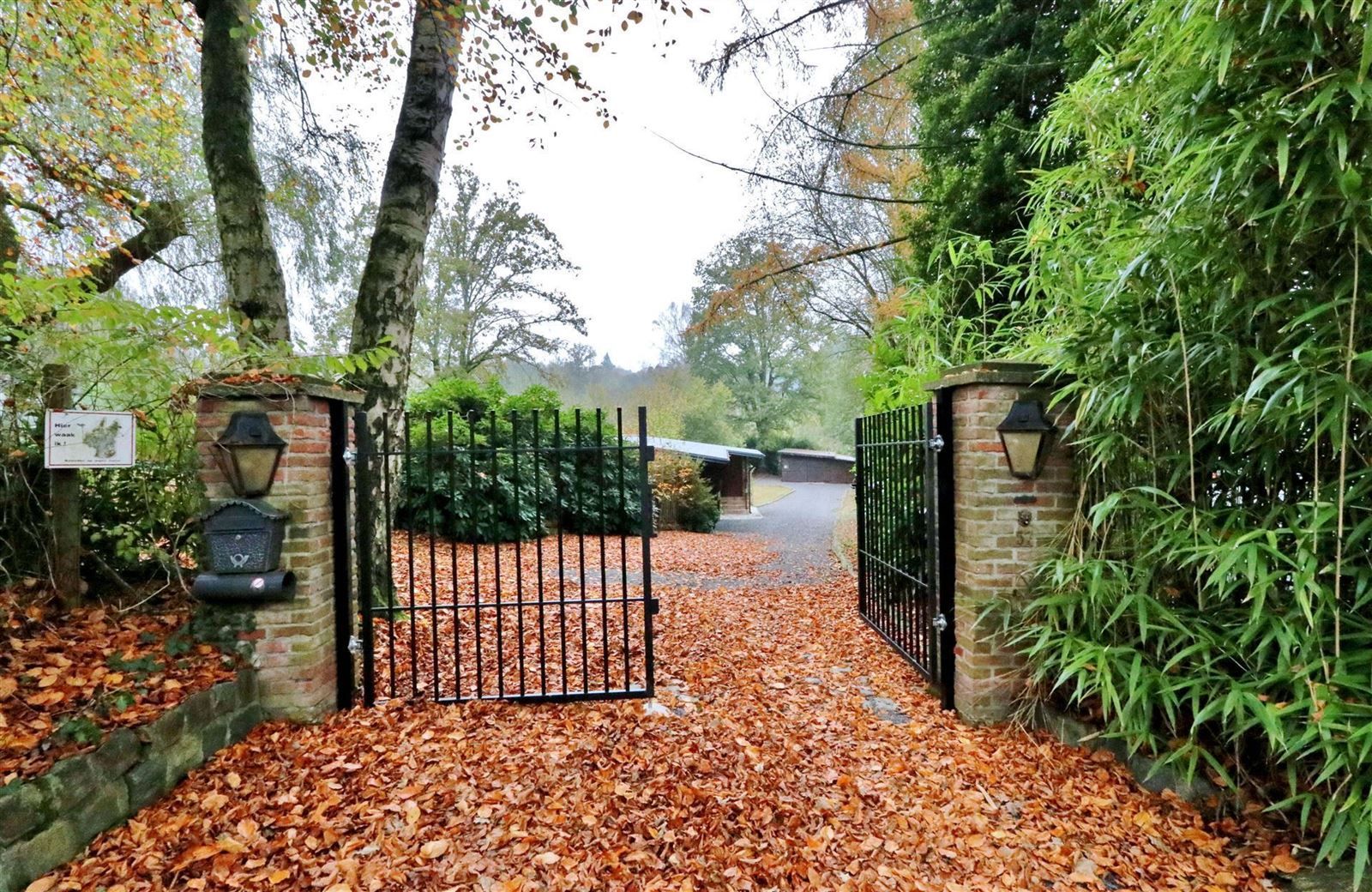 Volledig gerenoveerde bungalow met 2 slpks, garage en tuin foto 22