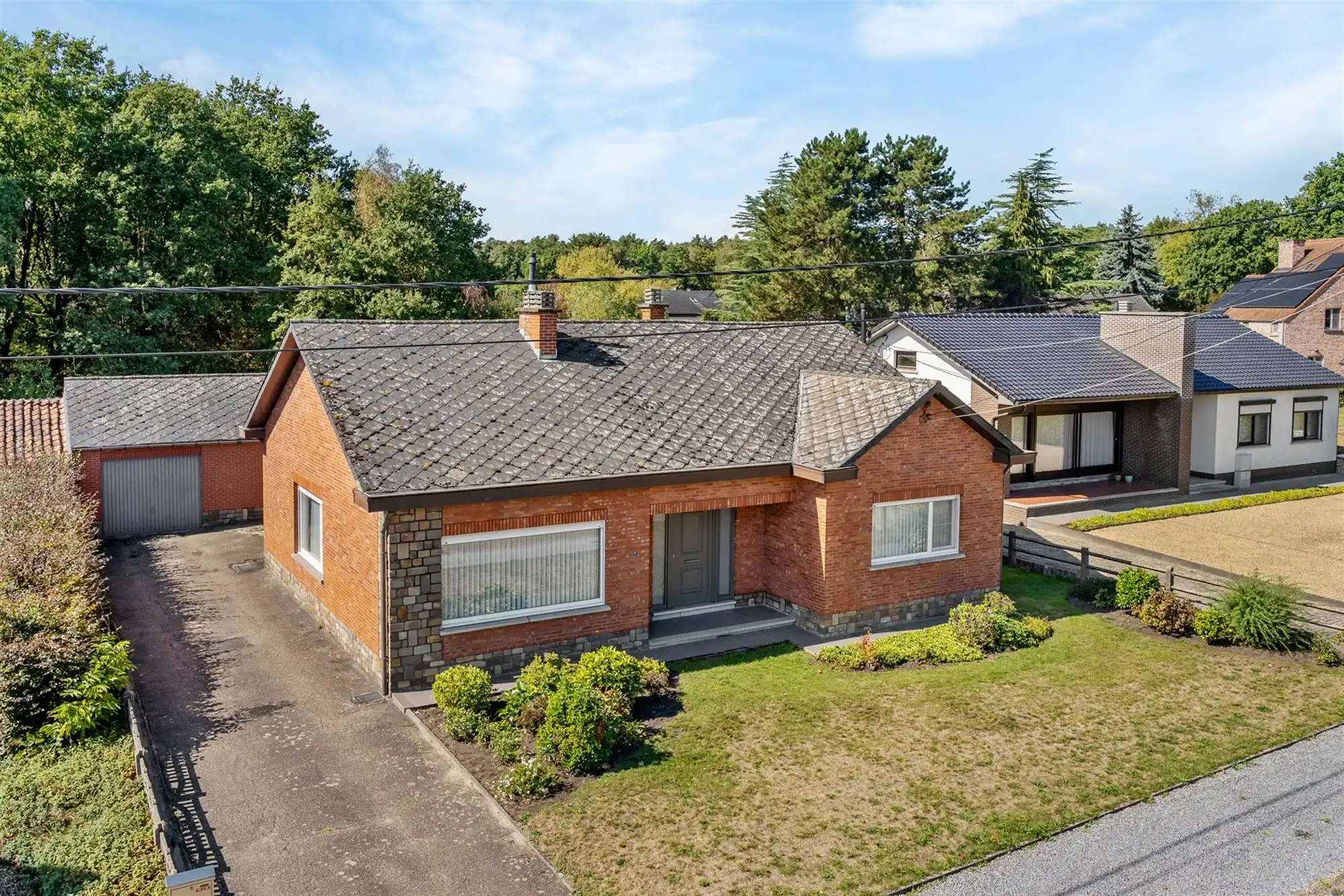 GOED ONDERHOUDEN GELIJKVLOERSE WONING MET 3 SLAAPKAMERS RUSTIG GELEGEN TE STAL foto 2