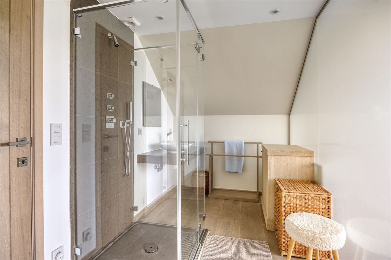 Rustig gelegen vierkantshoeve + weide (38a81ca) met 3 slaapkamers te Pajottegem foto 19