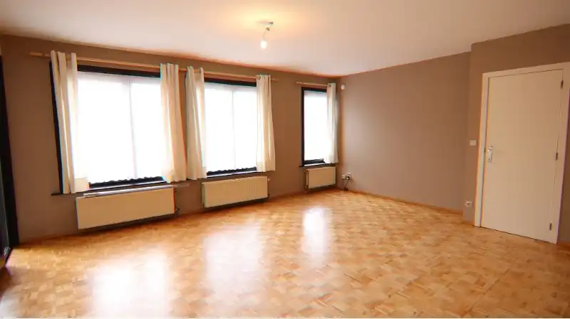 Comfortabel 2-slaapkamerappartement met Terras te huur in Oostkamp foto 2