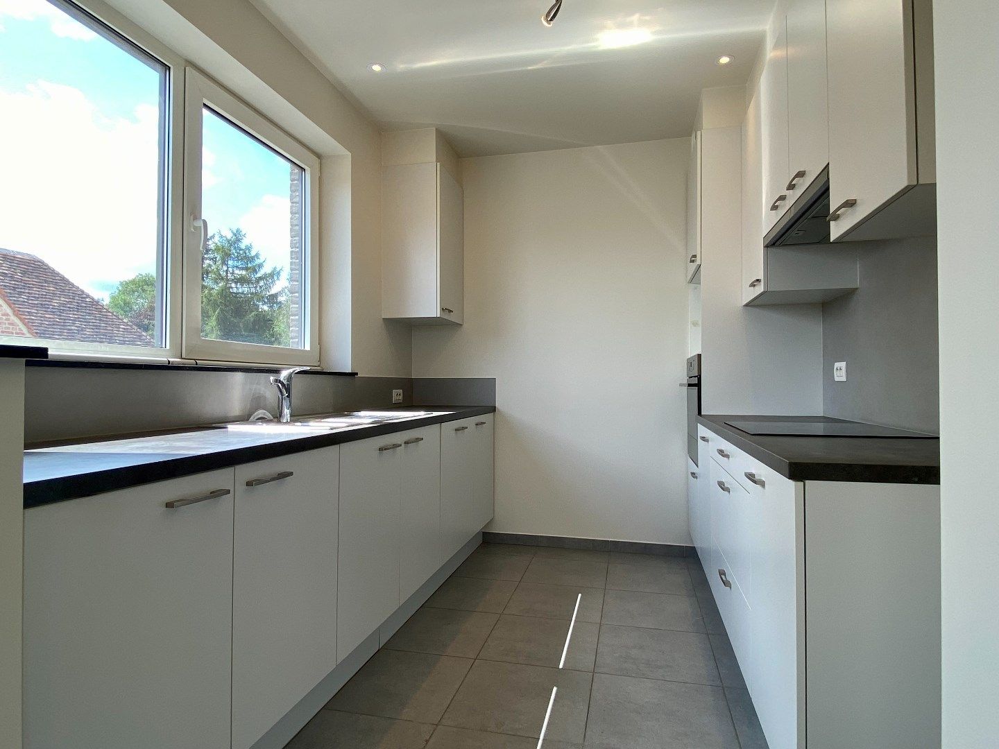 Instapklaar appartement met garage en ruim terras foto 4