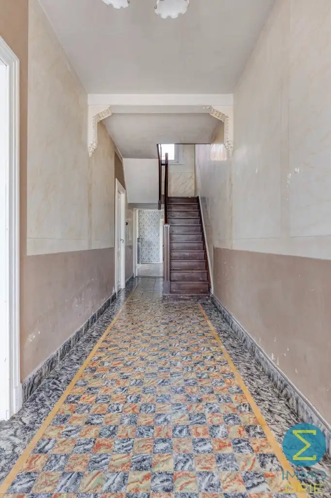Te renoveren woning op perceel van 681m² foto 4