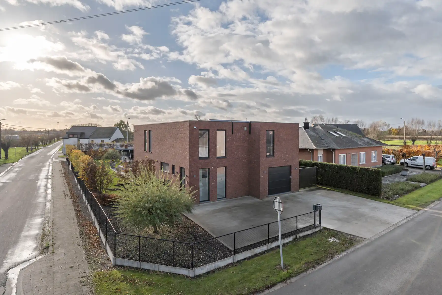 Moderne en exclusieve villa met 4 slpk, zwembad en wellness foto {{pictureIndex}}