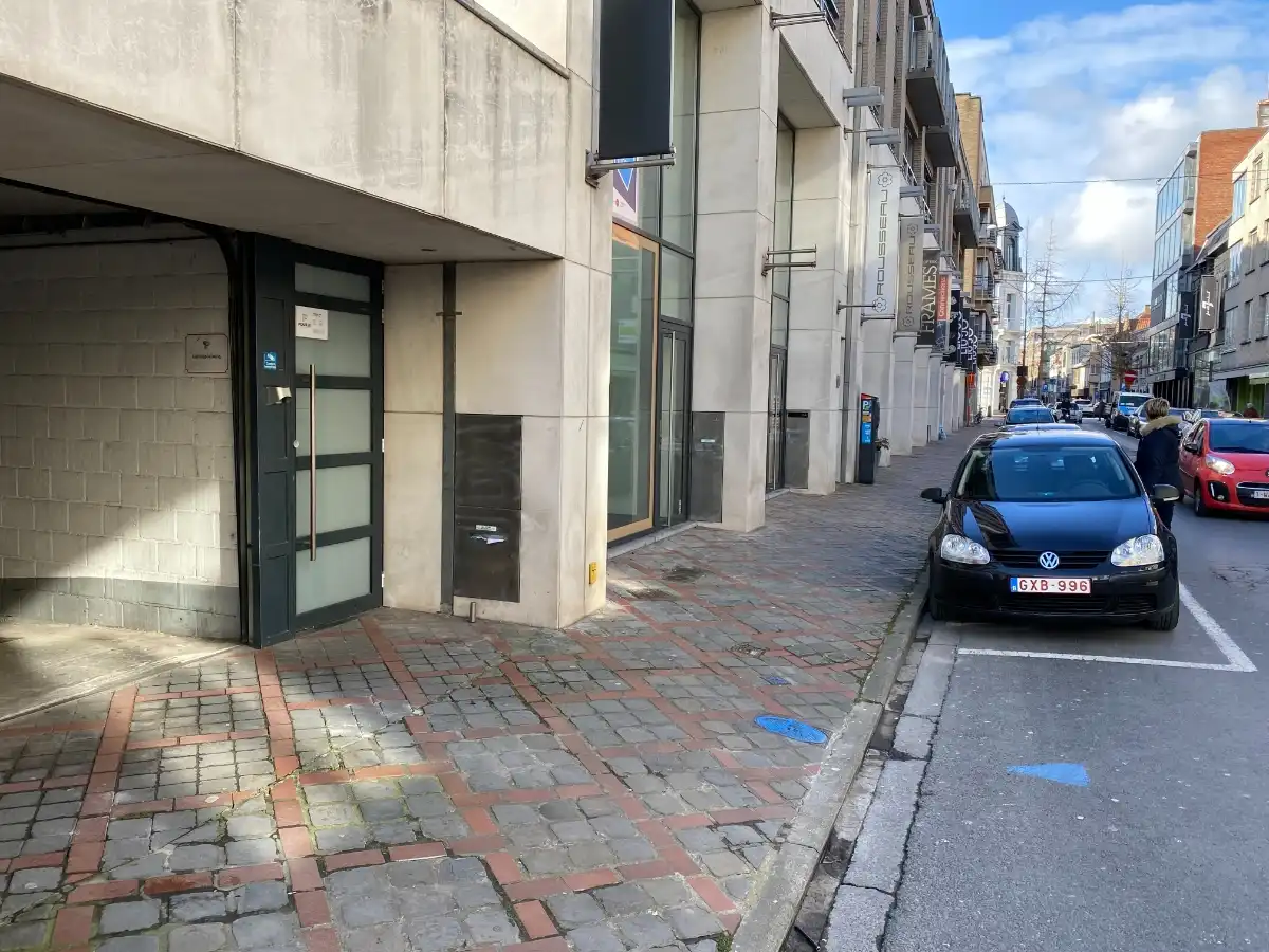 Garage te huur Delaerestraat 6/c - 8800 Roeselare