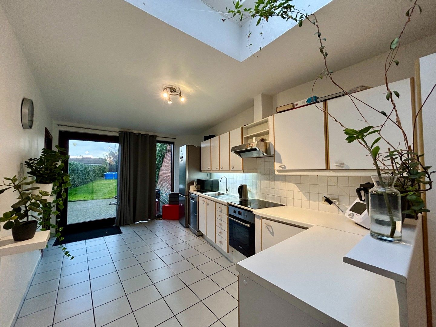 Instapklare woning met garage in Meulebeke! foto 2