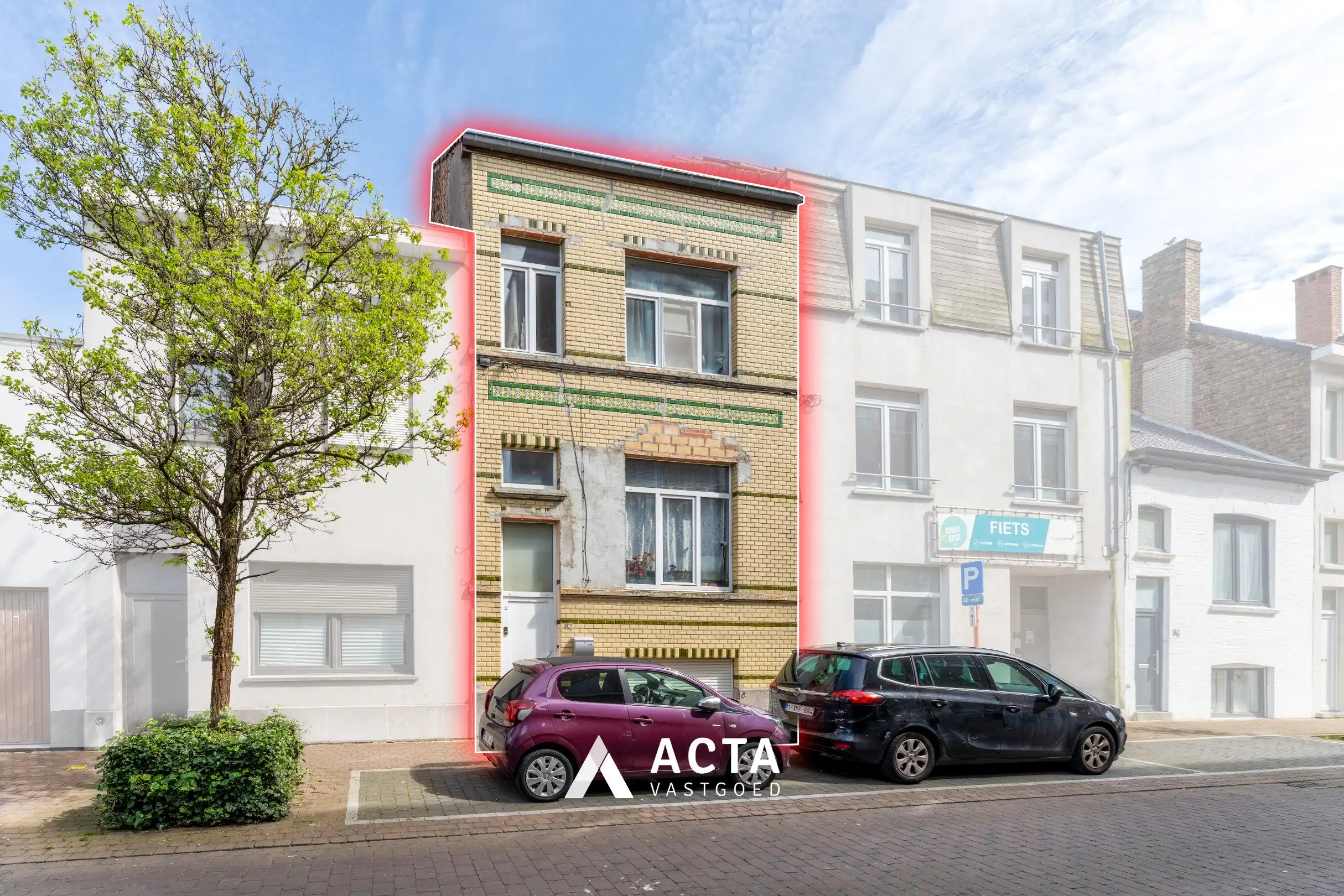 Hoofdfoto van de publicatie: Ruime te renoveren stadswoning met 5 slaapkamers en tuin