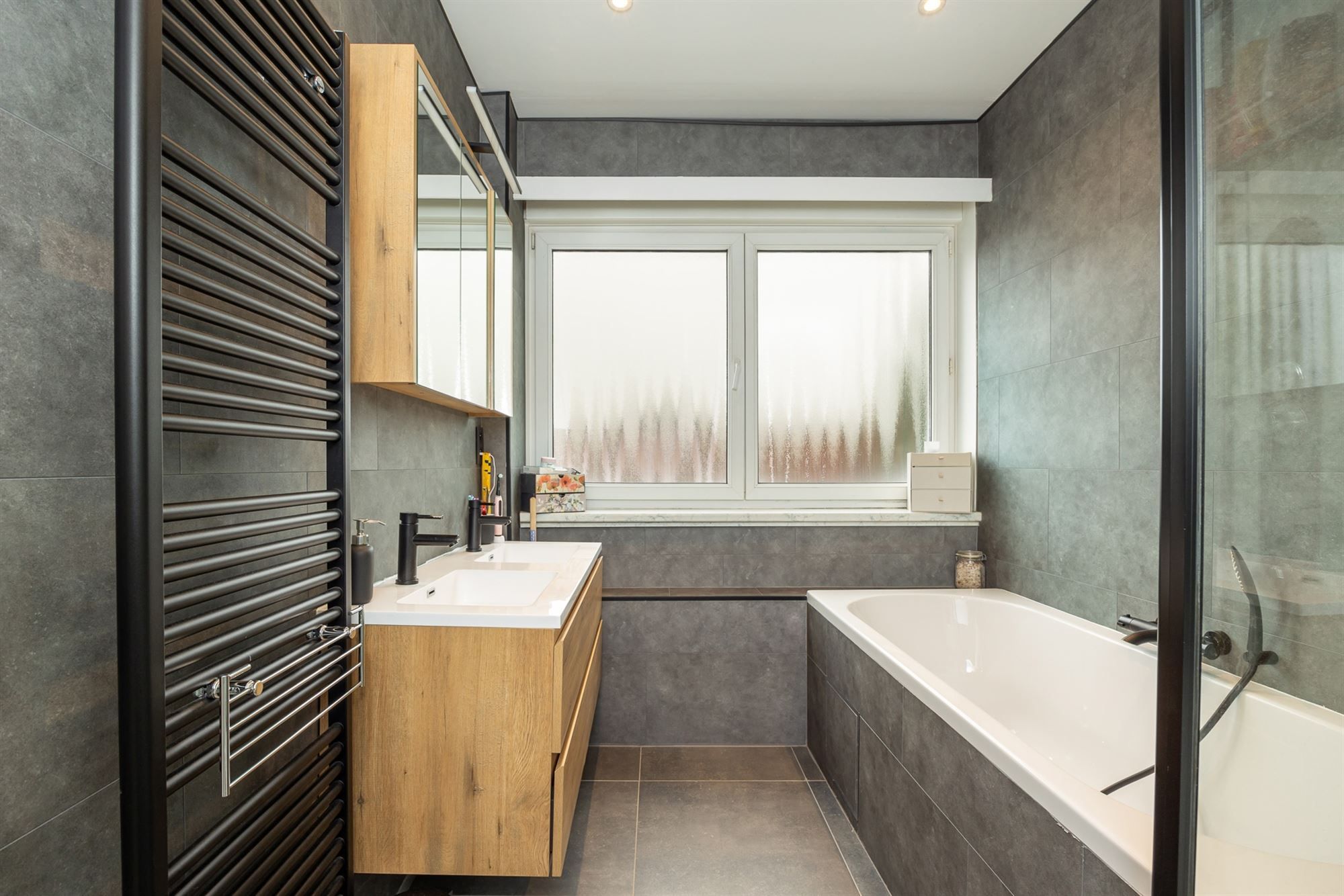 Lichtrijke app. met 3 slpk. en veranda  foto 11