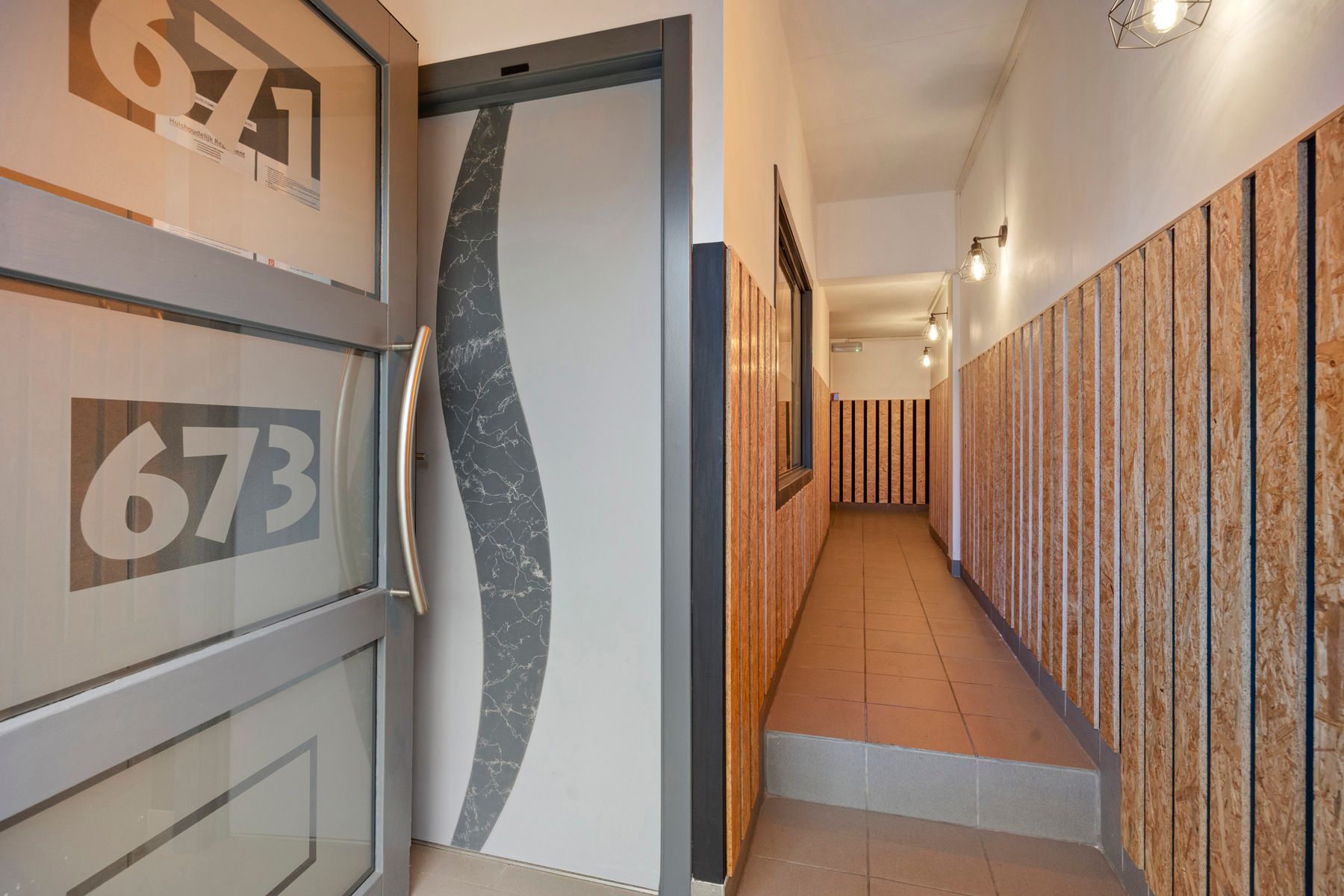 Zeer goed gelegen handelshuis + bovengelegen woonst en 2 kamers foto 22