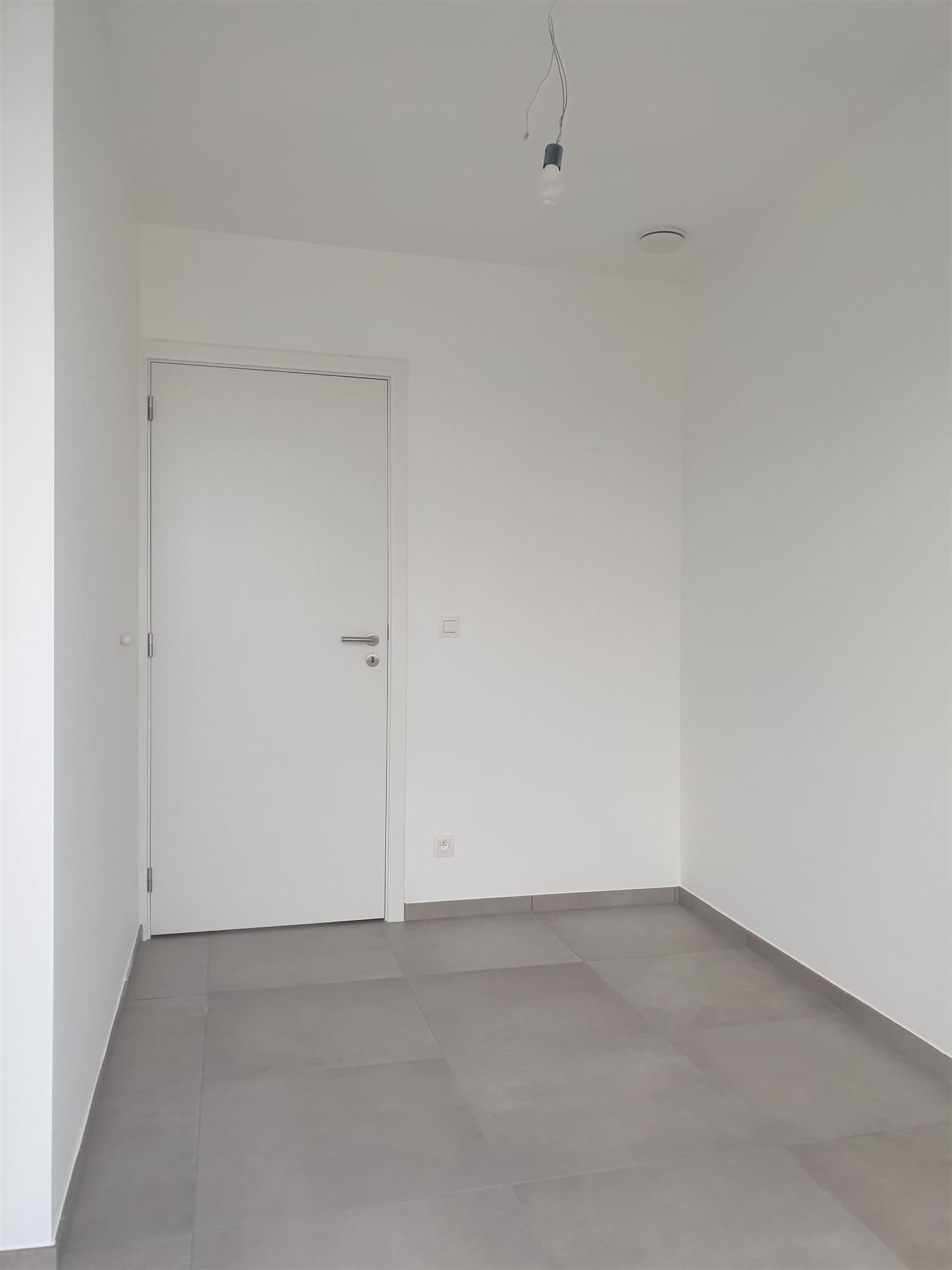 VOLLEDIG OPGESCHILDERD NIEUWBOUWAPPARTEMENT MET TWEE SLAAPKAMERS EN TWEE TERRASSEN foto 15