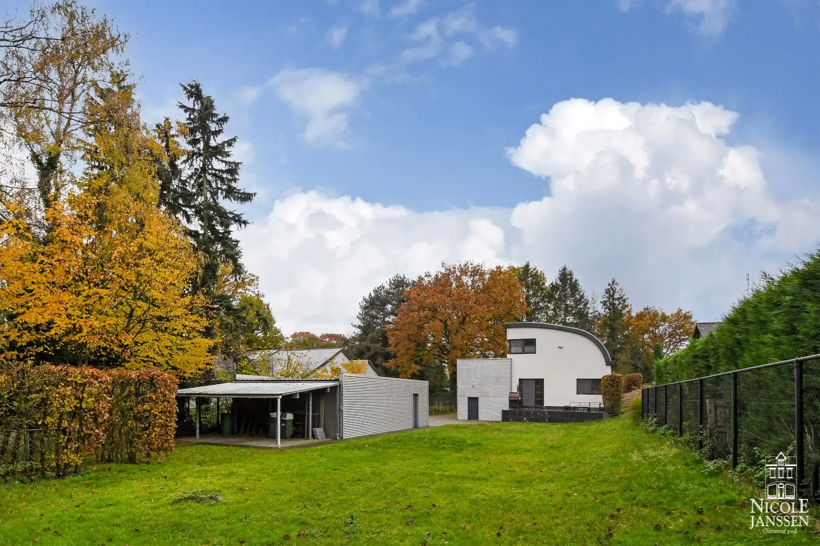 Moderne gezinswoning met bijzondere vormgeving foto 30