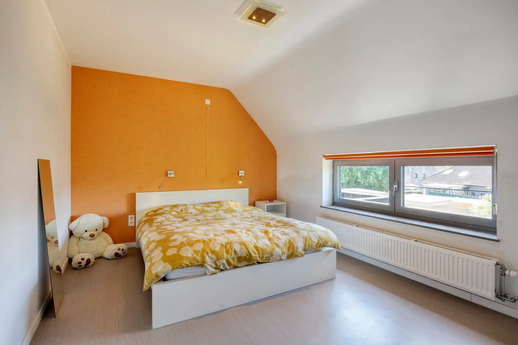 Instapklare HOB met 5 kamers + bureau, en aangename tuin! foto 17