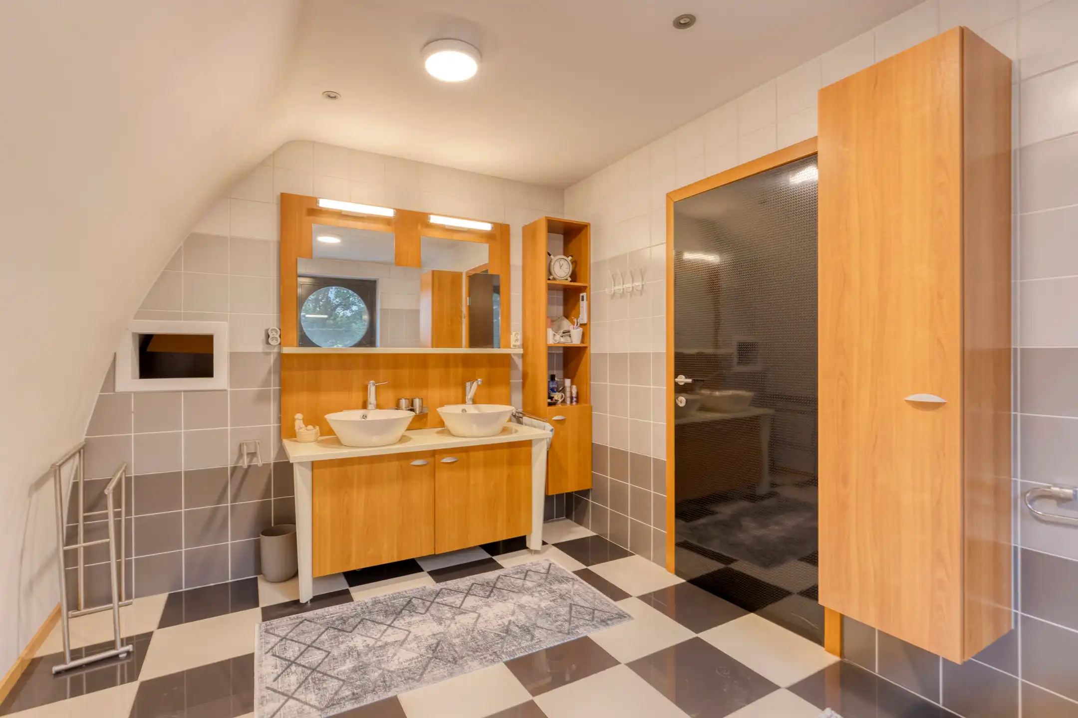 Perfect instapklare woning met aparte handelsruimte foto 29