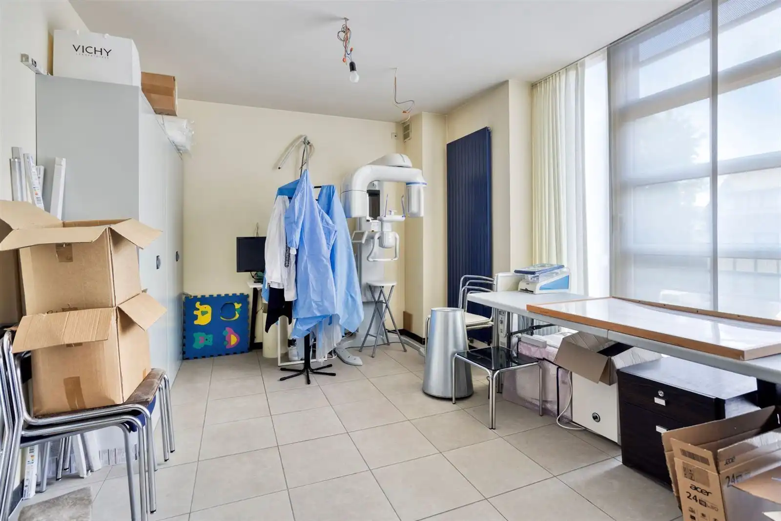 Praktijk (label B) met 4 staanplaatsen en ruim terras  foto 16