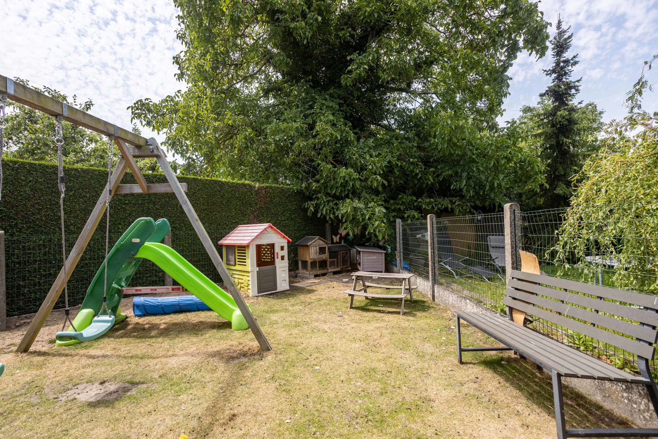 Goed gelegen, ruime & instapklare eigendom met tuin & garage foto 13