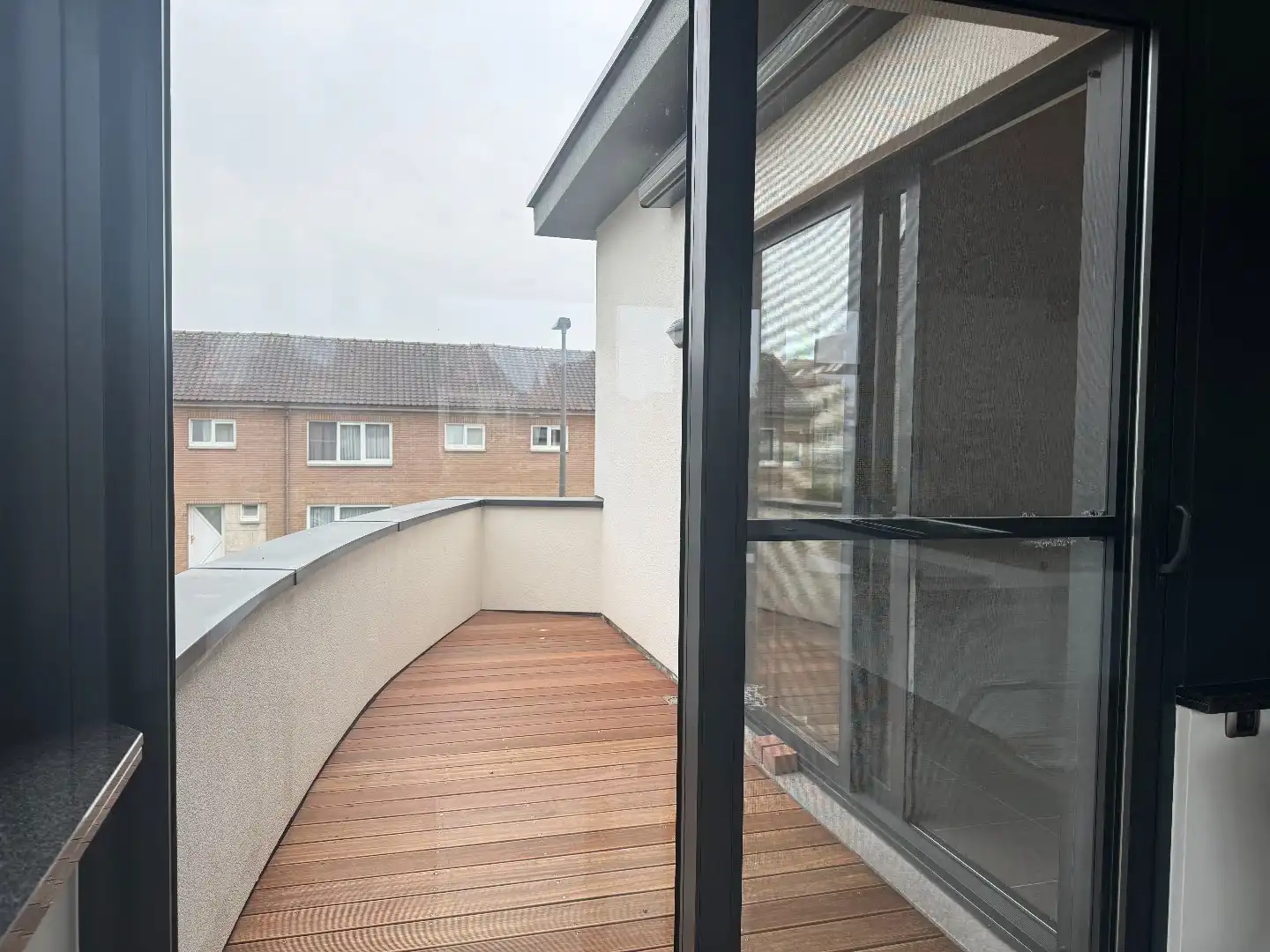 TE HUUR - Op zoek naar een ruim appartement in hartje Merchtem? Welkom Home! foto 9