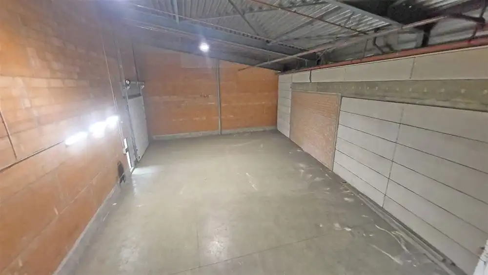 Opslag + kantoor + parking te Deurne foto 6