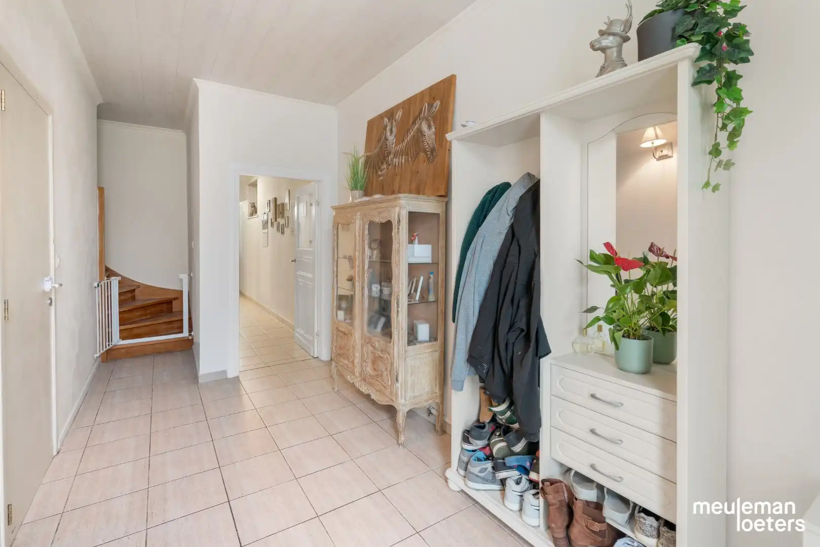 Gezinswoning met drie slaapkamers en inpandige garage  foto 7