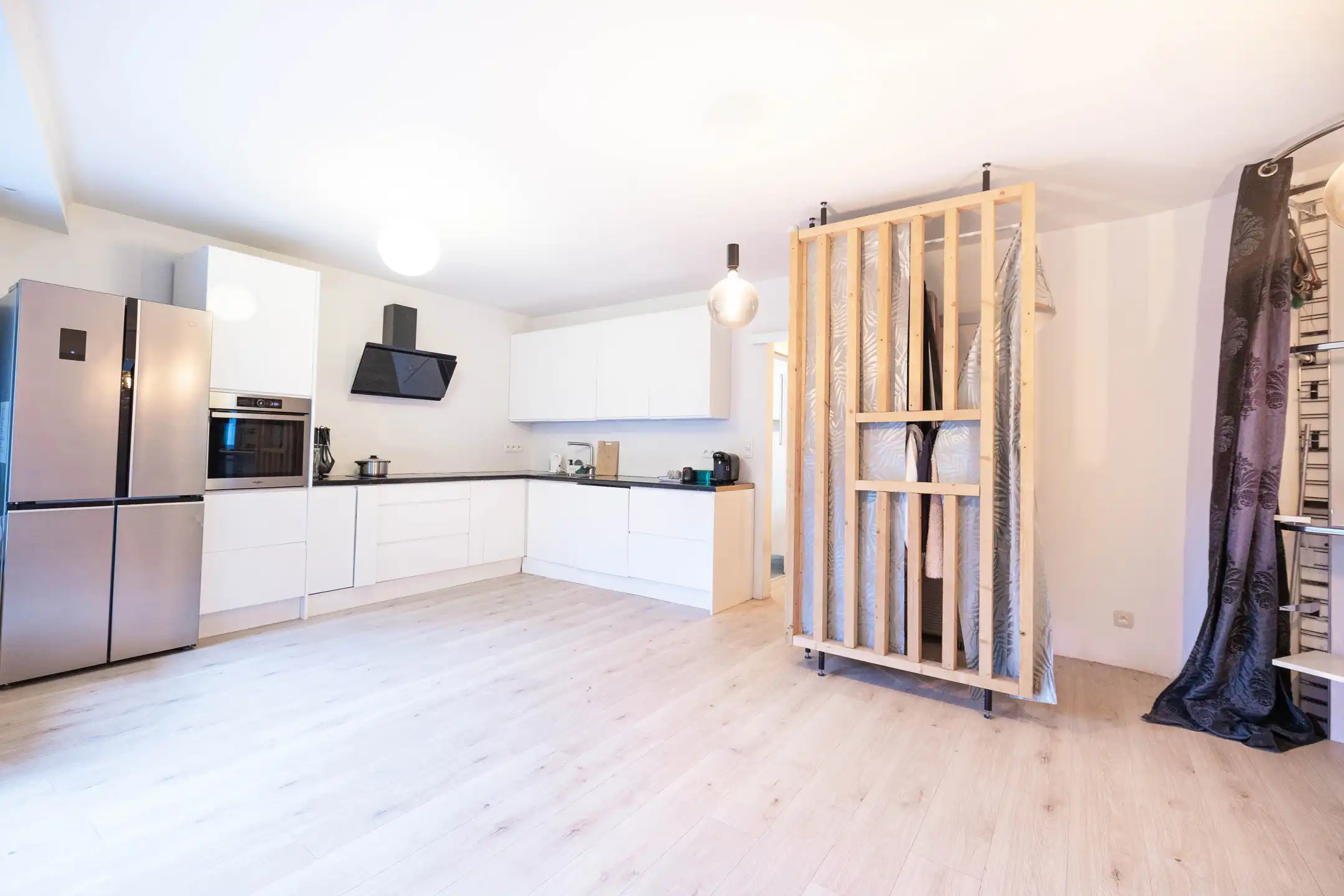 Licht gerenoveerde studio met groen terras in Vorst foto 6