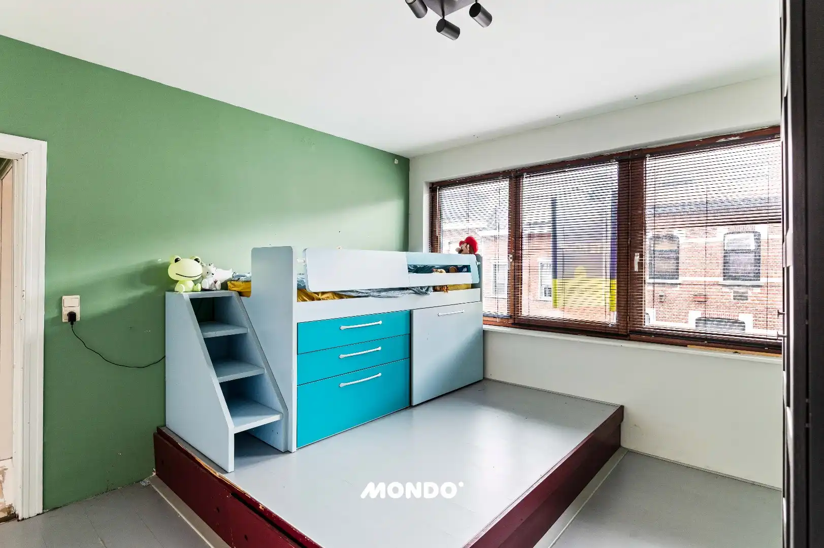 Ruime handelswoning met 2 handelsruimtes, 4 slaapkamers, garage, terras en zonnige tuin. foto 19