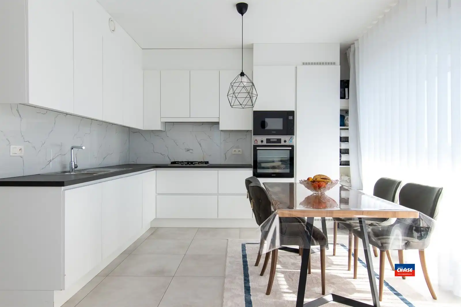 Appartement met 3 slaapkamers, terras en autostaanplaats foto 6