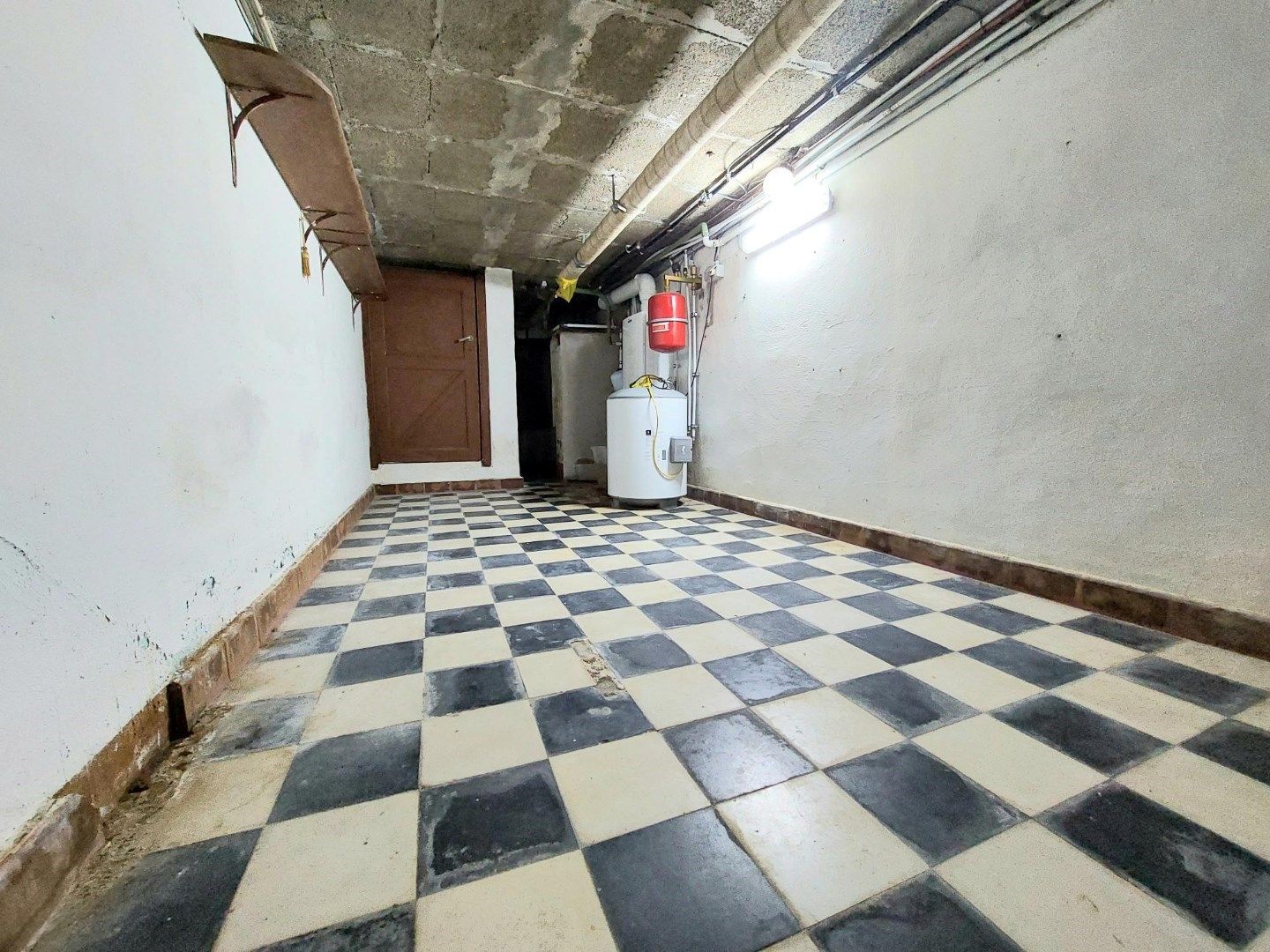 Halfopen woning met  5 slaapkamers en 2 garages  foto 8