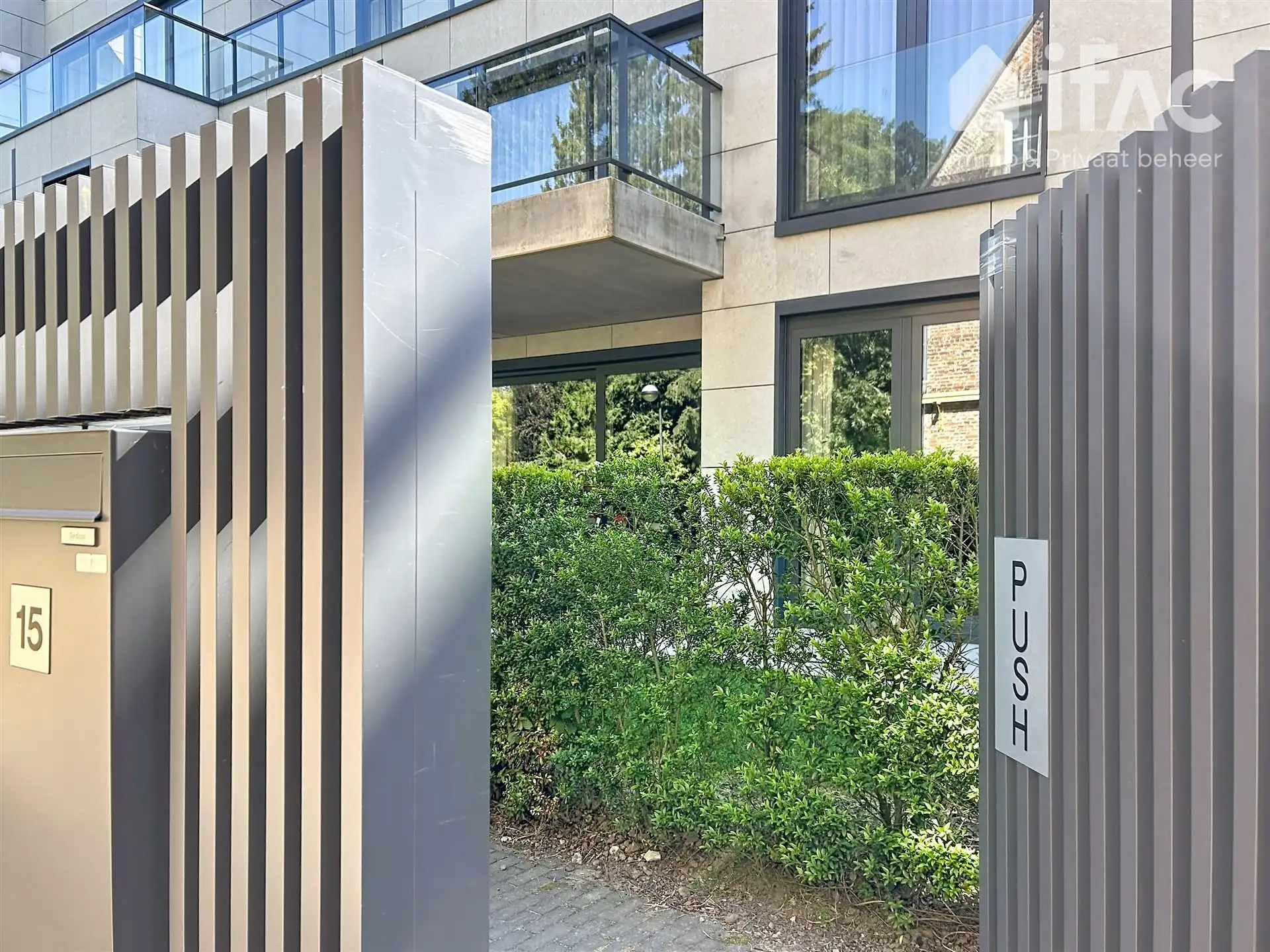 Uitstekend afgewerkt 2 slaapkamer appartement met mooi zicht foto 2